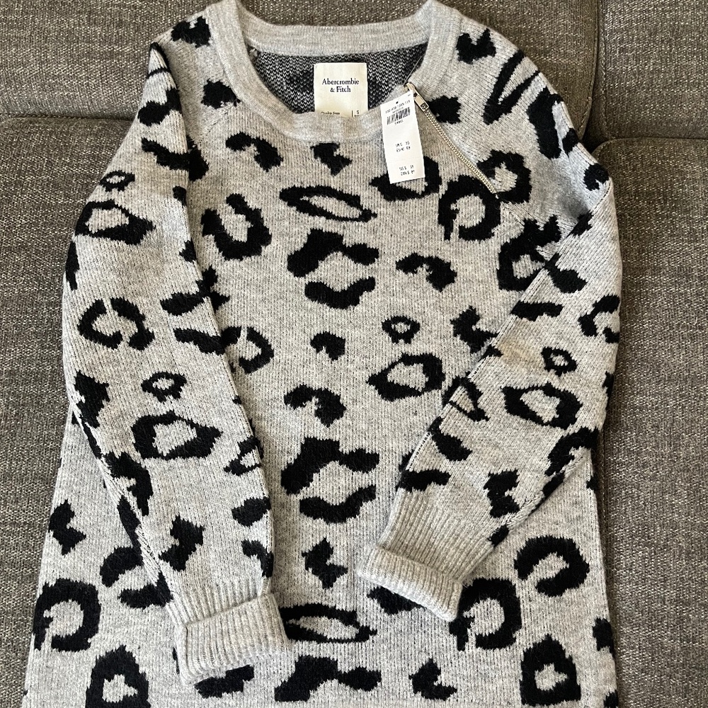 BRAND NEW womens Abercrombie & Fitch Leopard Print Sweater